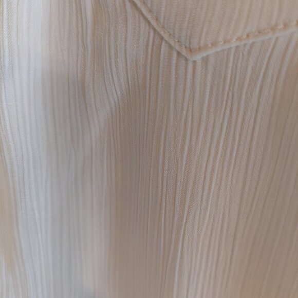 Cream colored Flowy tank top - Picture 4 of 4